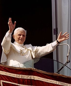 Il Santo Padre Benedetto XVI durante l'Angelus