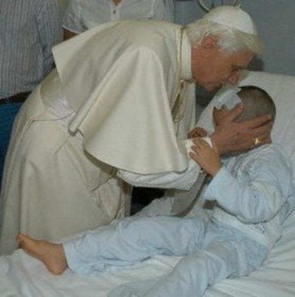 Pubblichiamo il messaggio del Santo Padre per la Giornata del Malato 2012