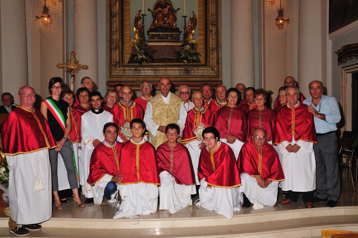 La Confraternita di Petriolo festeggia il 50° dell'Ordinazione Sacerdotale di don Quinto Paoloni