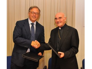 S.E.Mons. Luigi Conti, Presidente della CEM con il Presidente della Regione Marche Gian Mario Spacca