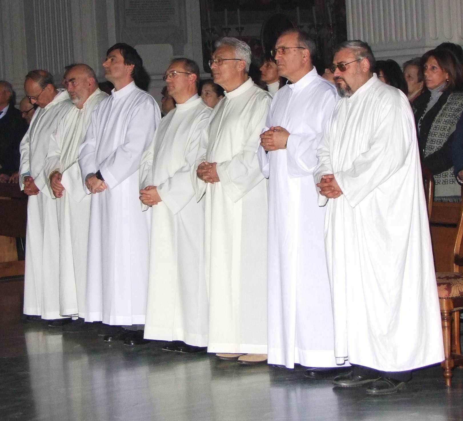 7 Dicembre 2010 - L'Arcivescovo ordina due Diaconi ed istituisce sette Lettori