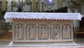 20 Aprile 2011 - durante la Messa Crismale l'Arcivescovo dedicherà l'Altare della Cattedrale di Fermo